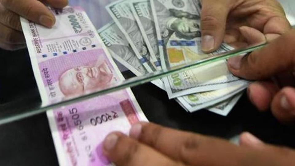 Rupee Slips 17 Paise To 71 71 Against Usd In Early Trade Hindustan Times