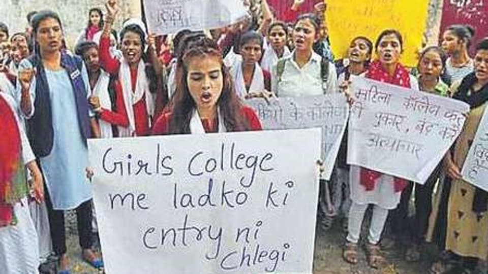Students of JD Women’s College Patna slam move to start PG class for