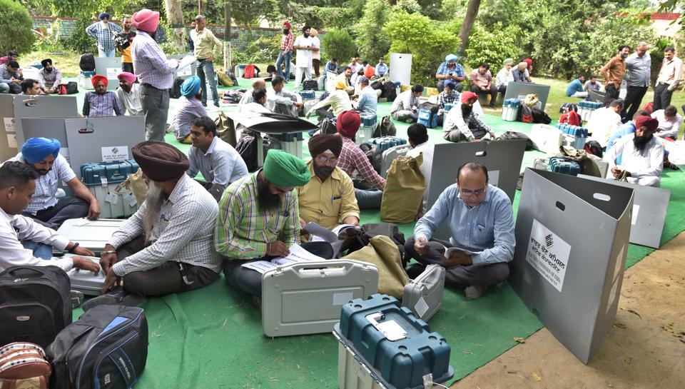 Neck and neck race between Cong, SAD as Dakha goes to poll today