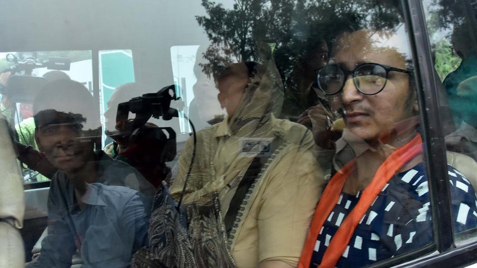 Police seize bloodstained clothes of Kamlesh Tiwari’s killers | Latest ...