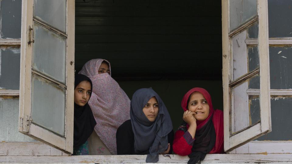Photos: Struggle of Kashmiri women amid lockdown | Hindustan Times
