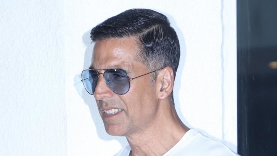 Latest picture of Akshay Kumar in a new hairstyle  Photo  Picture  Pic   BoxOfficeMoviesin