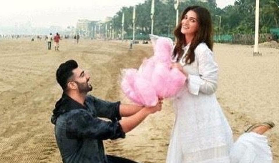 Arjun Kapoor goes down on one knee for Panipat co-star Kriti Sanon. See pic