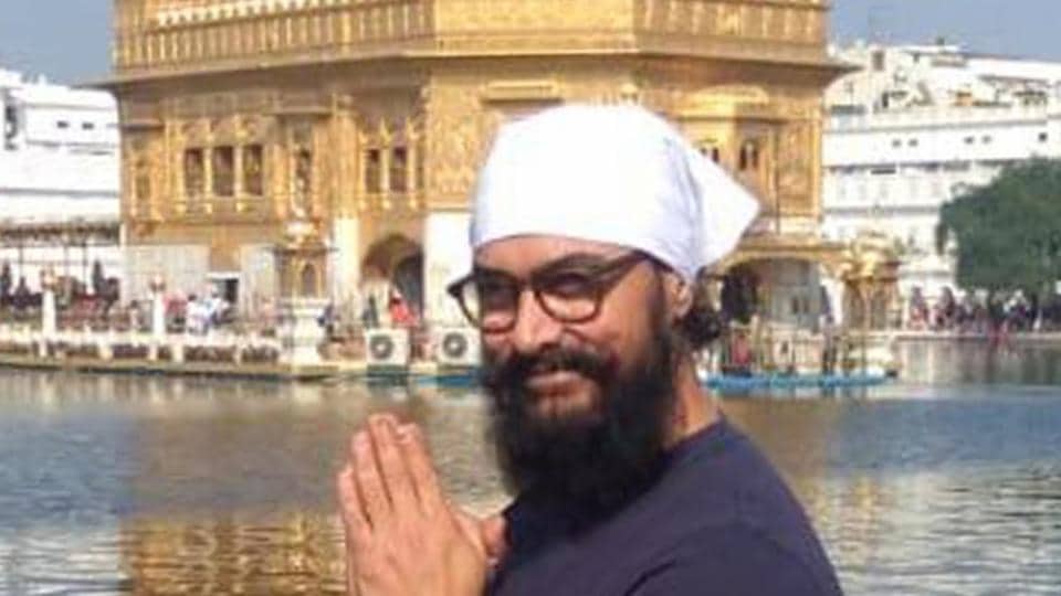 Aamir Khan Visits Golden Temple As He Takes Time Off Laal Singh Chaddha Shoot See Pics Hindustan Times The golden temple, hari mandir, in amritsar, india is the most sacred place of the sikh religion and where guru nanak lived and meditated. aamir khan visits golden temple as he