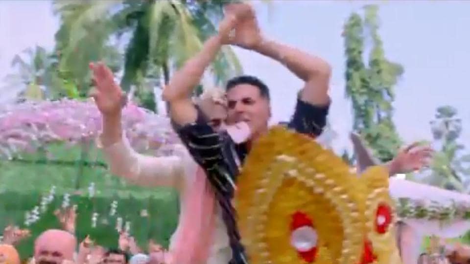 Good Newwz song Sauda Khara Khara teaser: Akshay Kumar one-ups his Bala number with Nagin dance. Watch