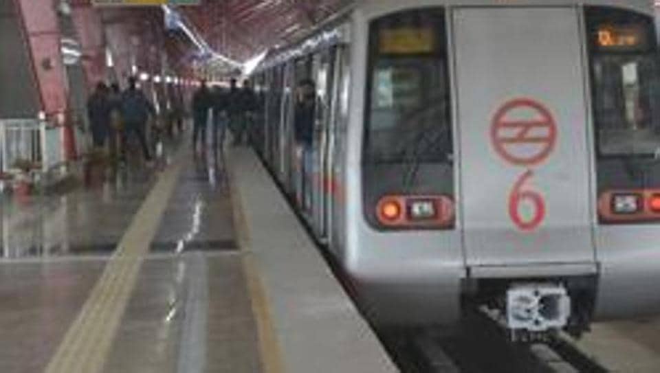 Man jumps in front of Delhi Metro train; wife kills herself, daughter