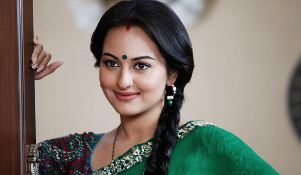 Sonakshi Sinha টাকা নিয়েও অনুষ্ঠানে না সোনাক্ষীর নামে জামিন অযোগ্য গ্রেফতারি পরোয়ানা