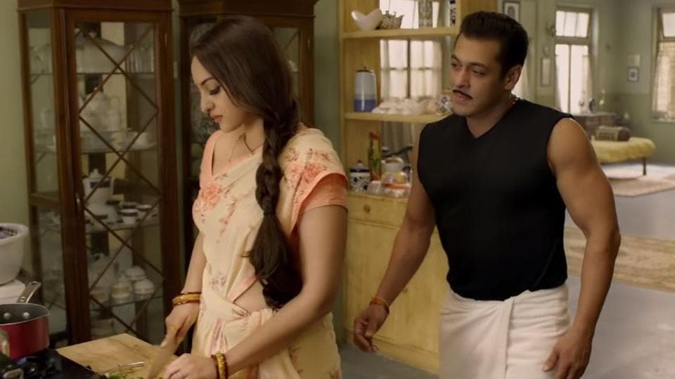 960px x 540px - Dabangg 3 promo: Salman Khan gives a taste of 'Chulbul ka romance' as he  flirts with Sonakshi Sinha's Rajjo. Watch | Bollywood - Hindustan Times