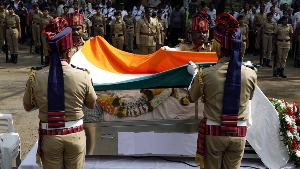 Dr Shreeram Lagoo bid adieu with full state honours; no last rites ...