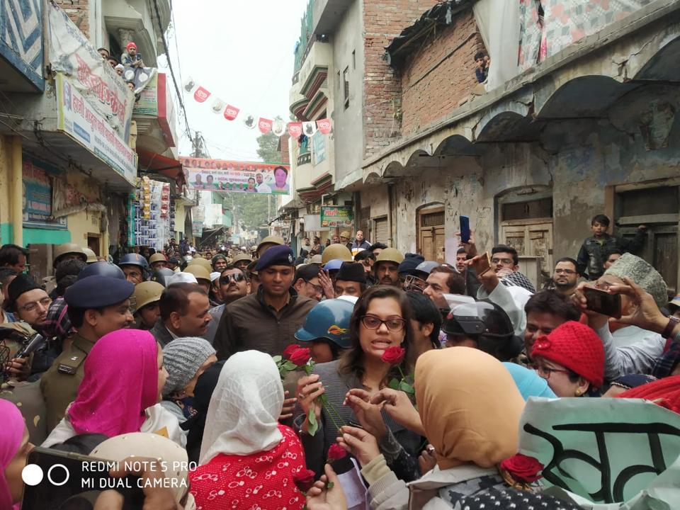 Muslim women protest against CAA and NRC in Hapur, apprise DM of their ...