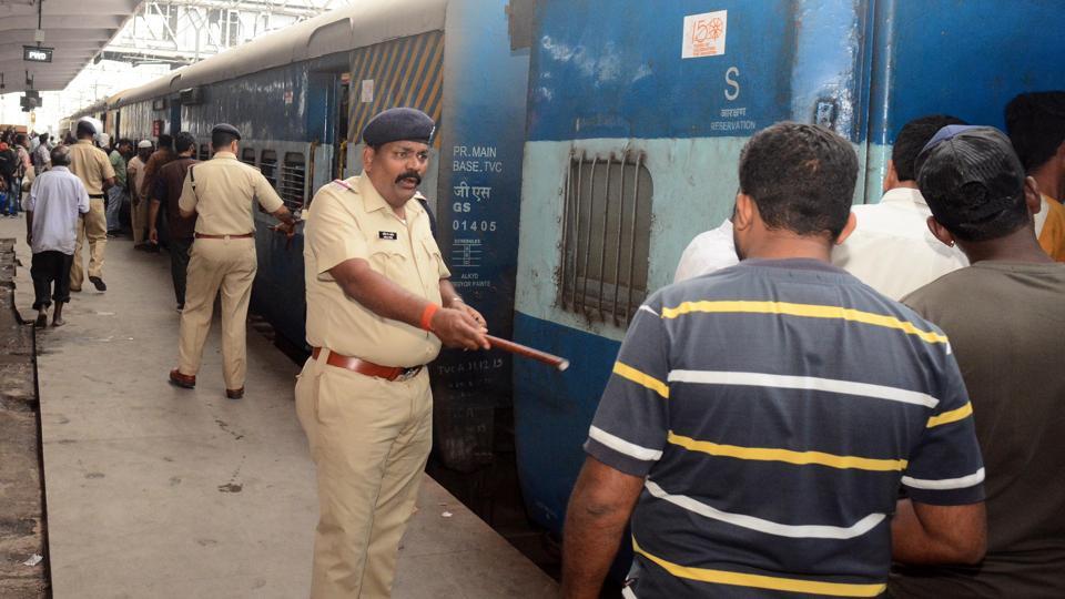 Pune railway division 85 cases of chain pulling in trains registered