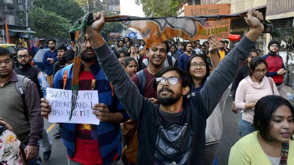 Cops lathi charge Left, BJP supporters in face off near Jadavpur ...