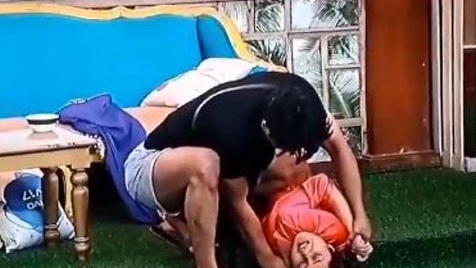 Bigg Boss 13: Sidharth Shukla physically assaults and threatens Shehnaaz Gill, viewers want a police complaint