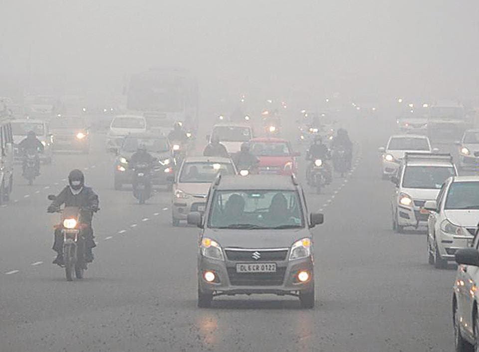 Ways of seeing while driving in the dense fog of Delhi Latest News