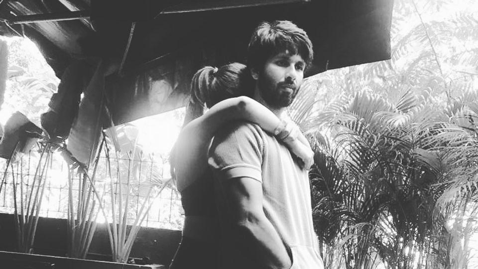 Mira Rajput can’t take her hands off Shahid Kapoor in this new romantic picture