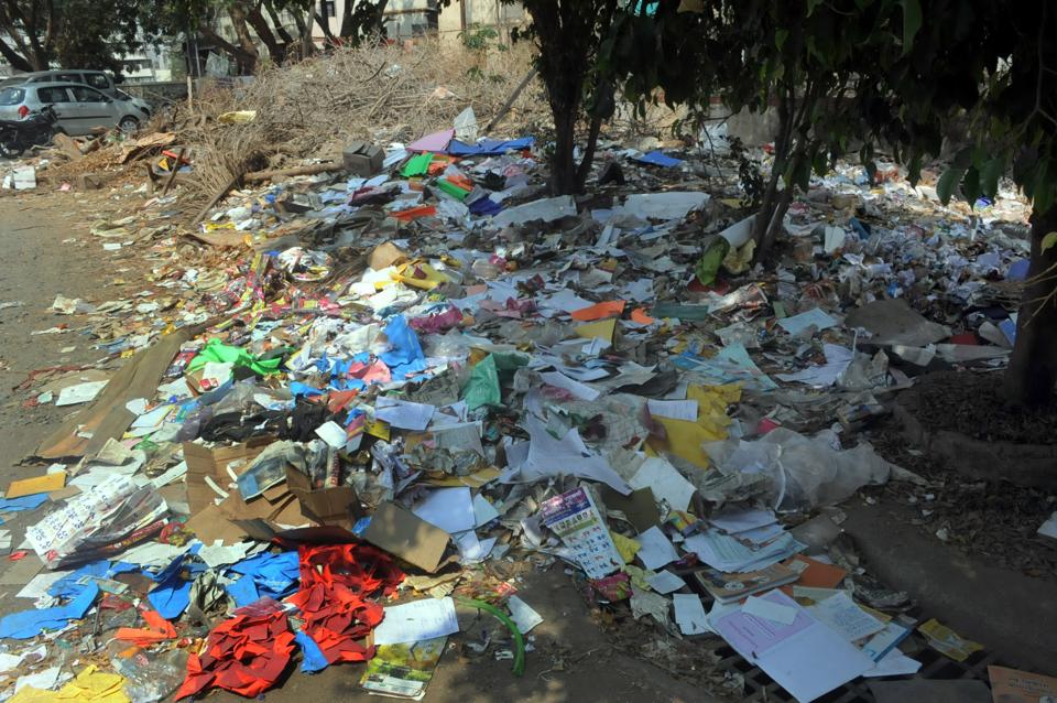 Ghazipur landfill collapse: A month on, pile of garbage strewn across road  unnerves residents