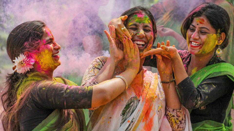Photos Holi Celebrations Begin Colours Take Over India Hindustan Times