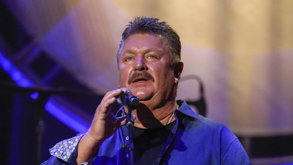 Country singer Joe Diffie dies of Covid-19 at the age of 61