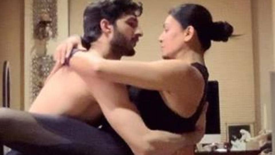 Susamita Sain Xnxx Videos - Sushmita Sen makes perfect use of lockdown, works out with boyfriend Rohman  Shawl. See their intimate pics | Bollywood - Hindustan Times