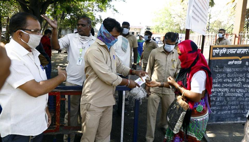 Pune APMC sub-markets shut down due to overcrowding - Hindustan Times