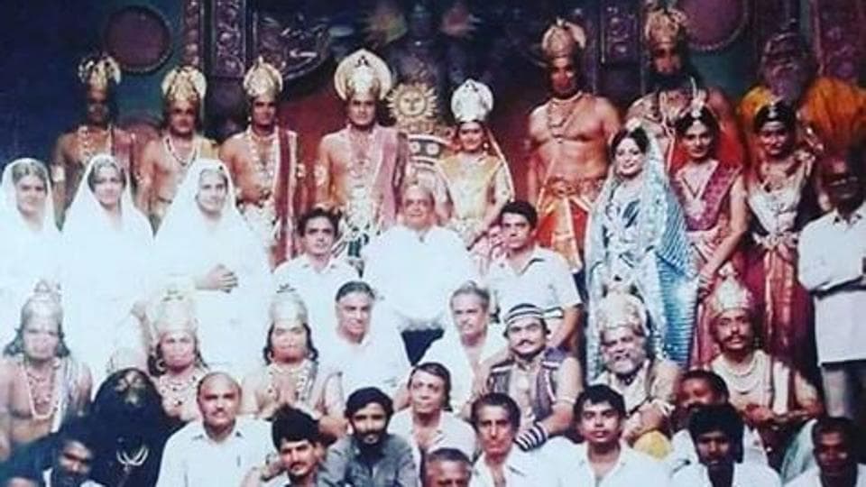 Ramayan: ‘Sita’ Dipika Chikhlia shares epic throwback photo of entire team, says ‘many of the cast are no more’