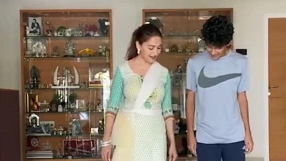 Madhuri Dixit Naket Body Massage - Madhuri Dixit teaches Kathak moves to son Arin, it ends in a hearty laugh.  Watch video | Bollywood - Hindustan Times
