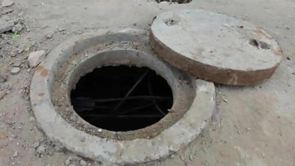 3 workers die while cleaning septic tank in Mumbai’s Virar, 1 critical Mumbai news Hindustan