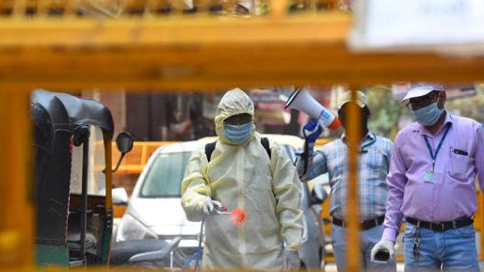 233 from the containment zones test positive, Delhi govt data shows ...
