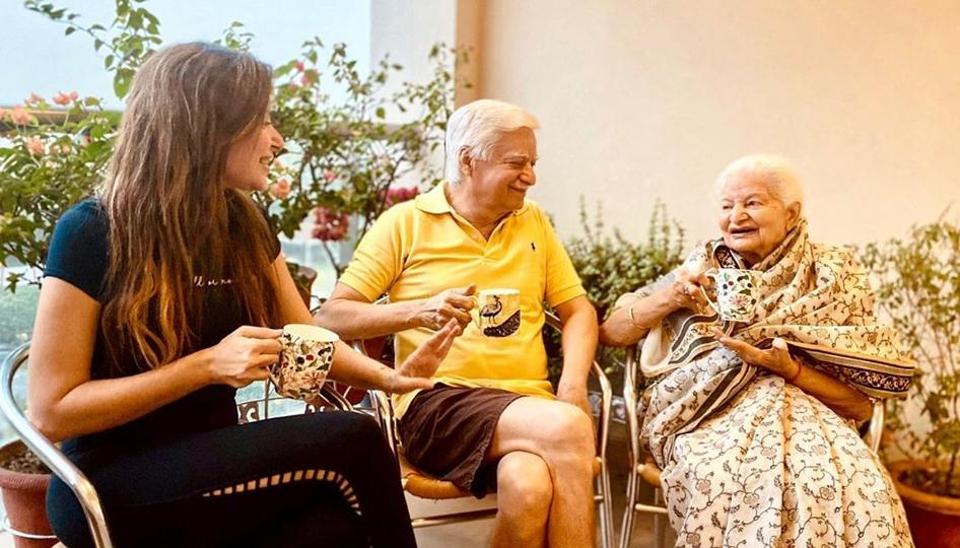 Kanika Kapoor spends time with family elders in Lucknow post recovery from coronavirus. See pic