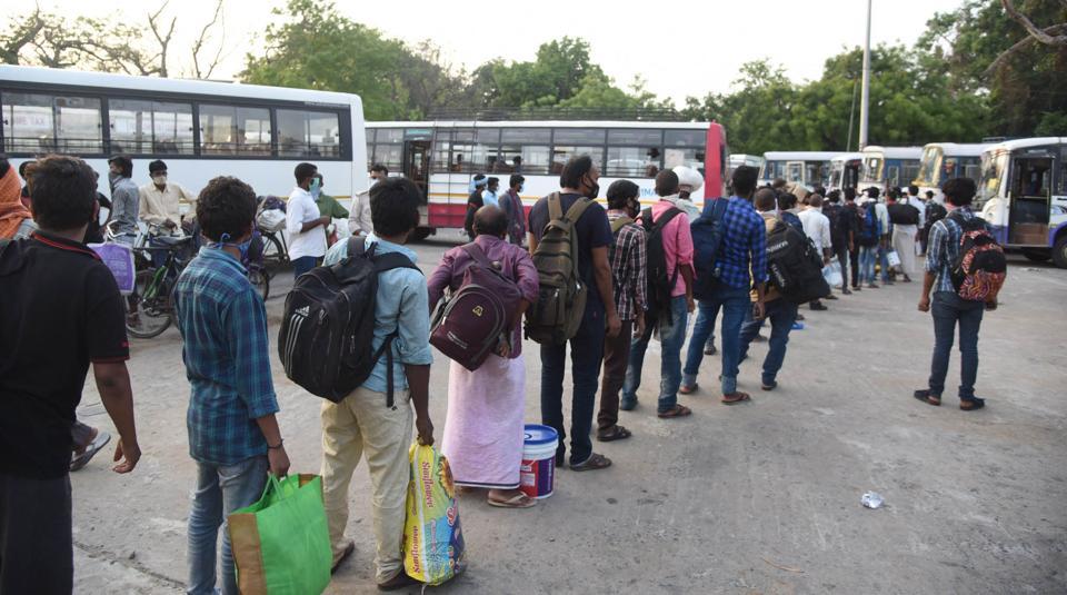 Covid-19 lockdown: Migrant workers throng MP borders in bid to return ...