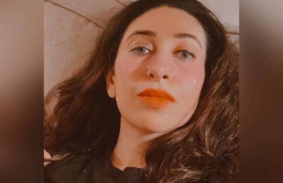 Karisma Kapoor shares selfies post make-up tutorial with daughter ...