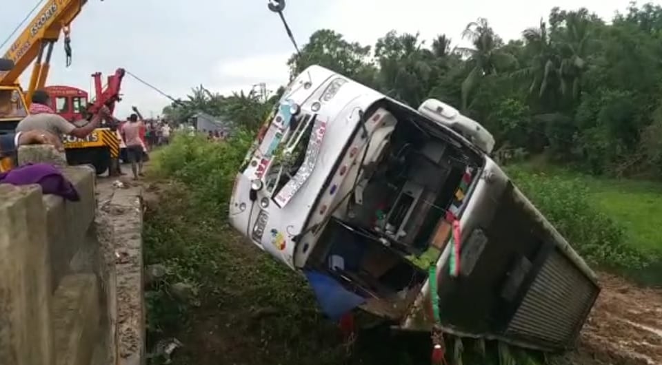 Bus with migrant workers plunges into ditch in Odisha, 3 seriously ...