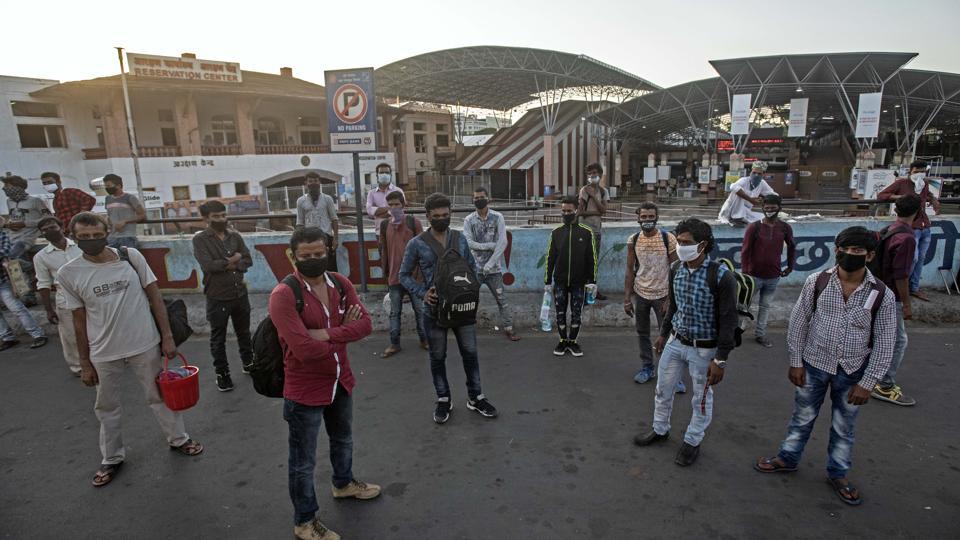 Workers from West Bengal depart Pune to more challenges at home