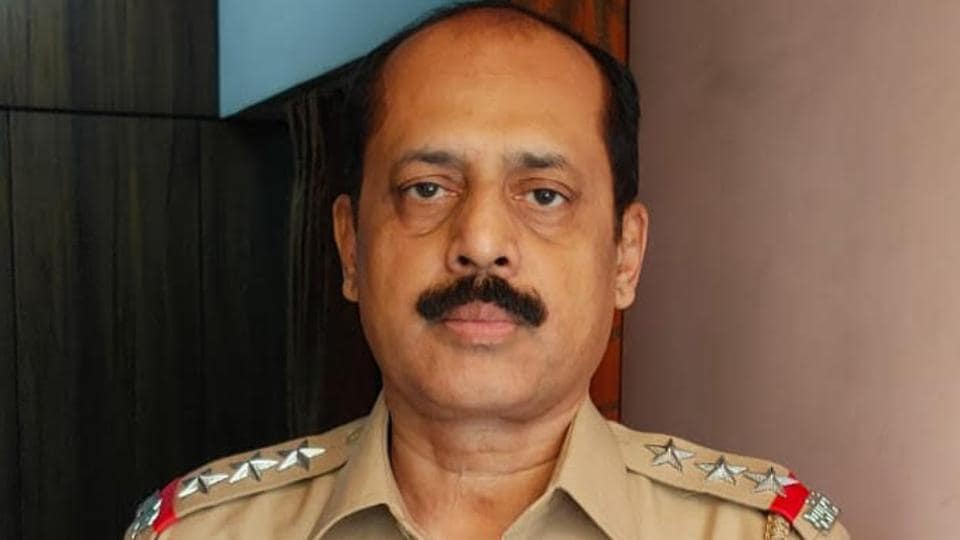 Khwaja Yunus Murder Case Accused Cop Sachin Vaze 3 Constables Reinstated In Mumbai Police Hindustan Times Officers of azad maidan police station said the incident took place on saturday. khwaja yunus murder case accused cop