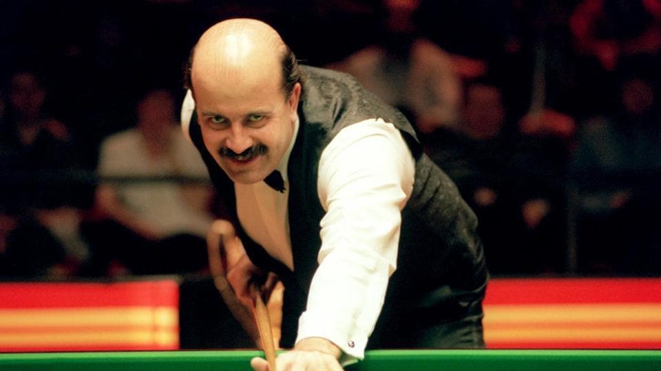 Former snooker player Willie Thorne dies at 66