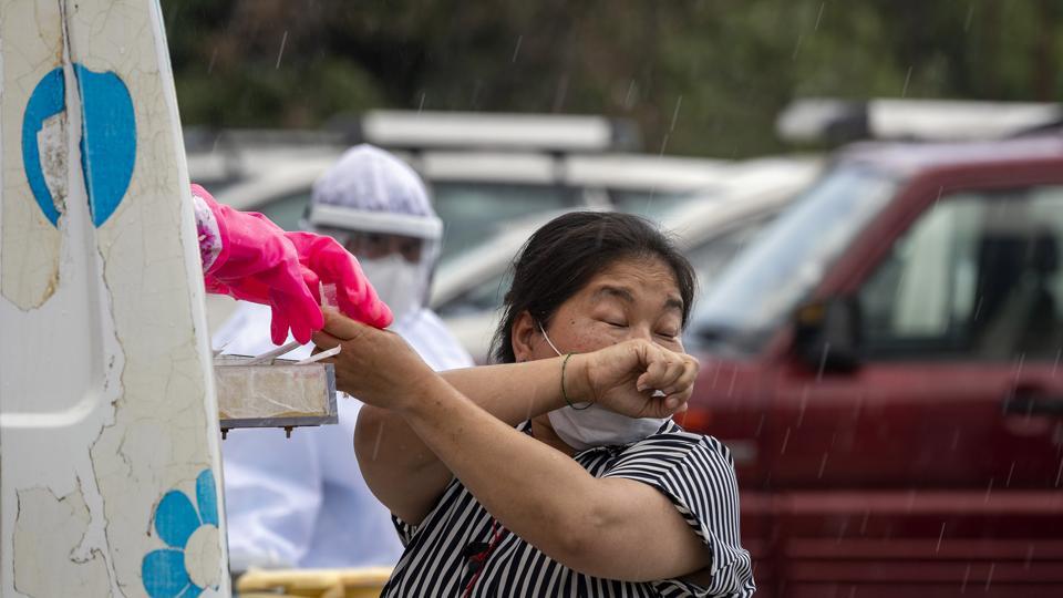 Why Social Distance And Wearing Mask Is Important A New Study On Cough Droplets Finds Out World News Hindustan Times