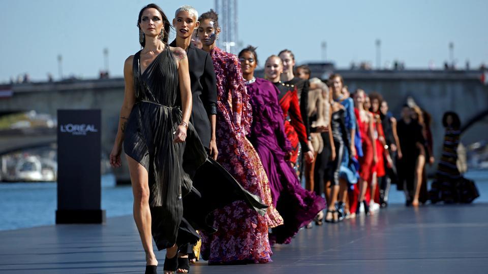 position rigdom vitamin Paris Fashion Week 2020: With no paparazzis or parties, Paris prepares for  virtual fashion week | Fashion Trends - Hindustan Times