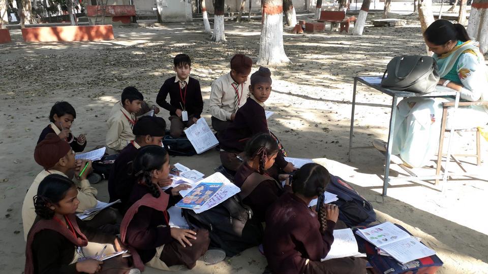 E- learning in rural India: Parents, teacher scrambles for innovative ways  to teach students amid Covid-19 - Hindustan Times