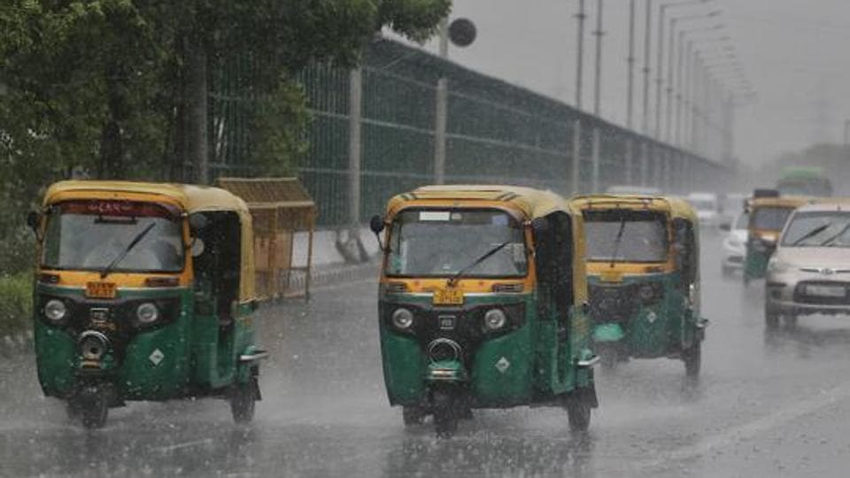 1 Dead After Heavy Rains In Delhi; Waterlogging, Traffic Jams Reported ...