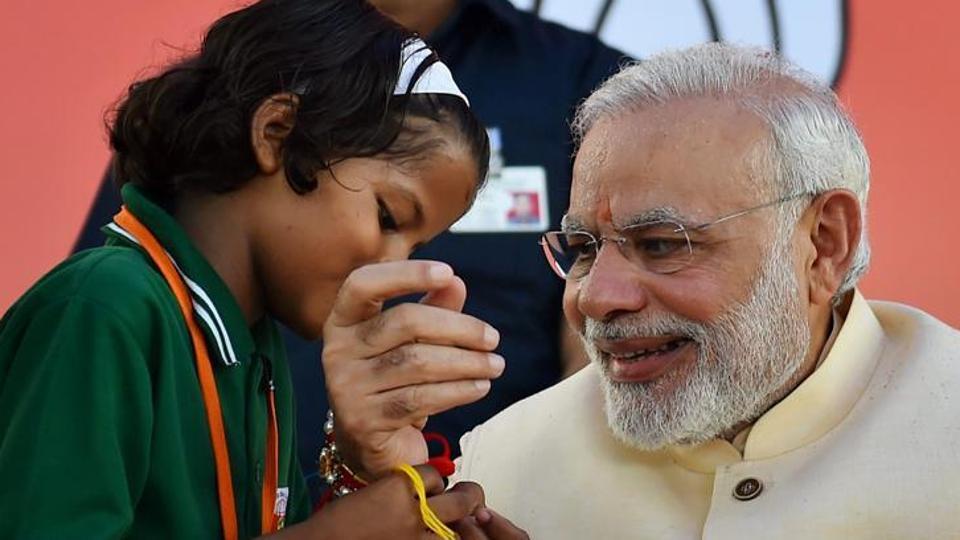 Varanasi craftswomen send wooden Rakhi to PM Modi and jawans in Galwan valley | Latest News ...