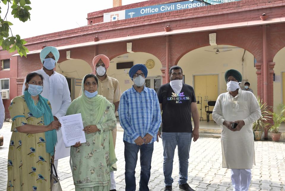 Increase beds for critical Covid patients in Ludhiana dist MLA Manuke Hindustan Times