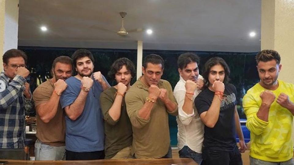 Salman Khan poses with family as he shows off his rakhis, Suhana Khan  shares throwbacks of Aryan, AbRam on Raksha Bandhan | Bollywood - Hindustan  Times
