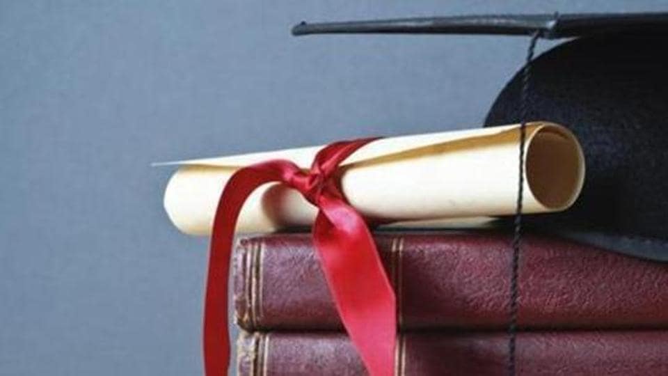 Will give digital degrees online to pass outs who haven’t received them: DU to HC