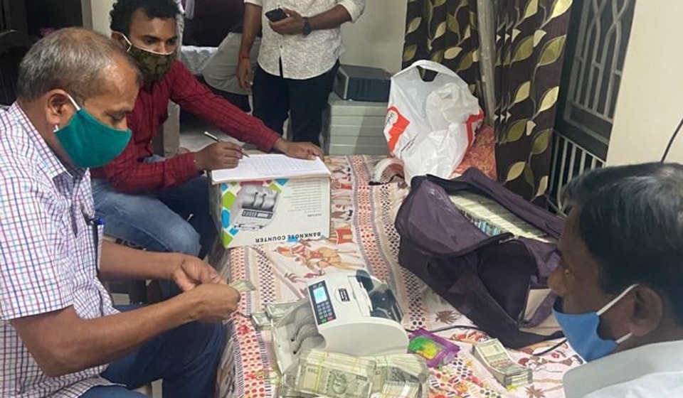 ACB officials raided senior KAS officer K Ranganath over alleged illegal land deals. (Image for representation) (HT PHOTO) ACB officials raided senior KAS officer K Ranganath over alleged illegal land deals. (Image for representation) (HT PHOTO)