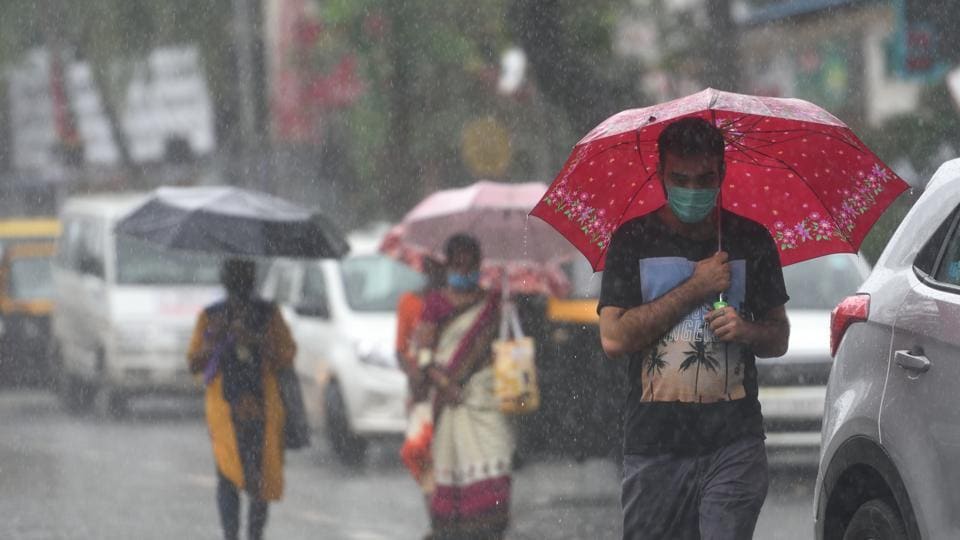 Moderate rain in Mumbai, yellow alert issued for Saturday | Mumbai news ...