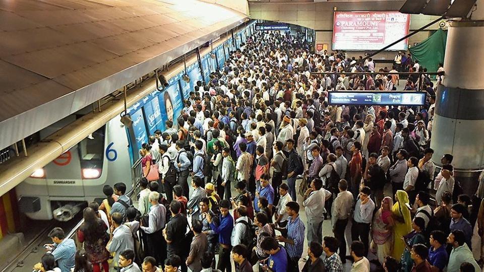 Masks not enough, crowds a concern: Experts divided over Delhi metro reopening | Latest News Delhi - Hindustan Times