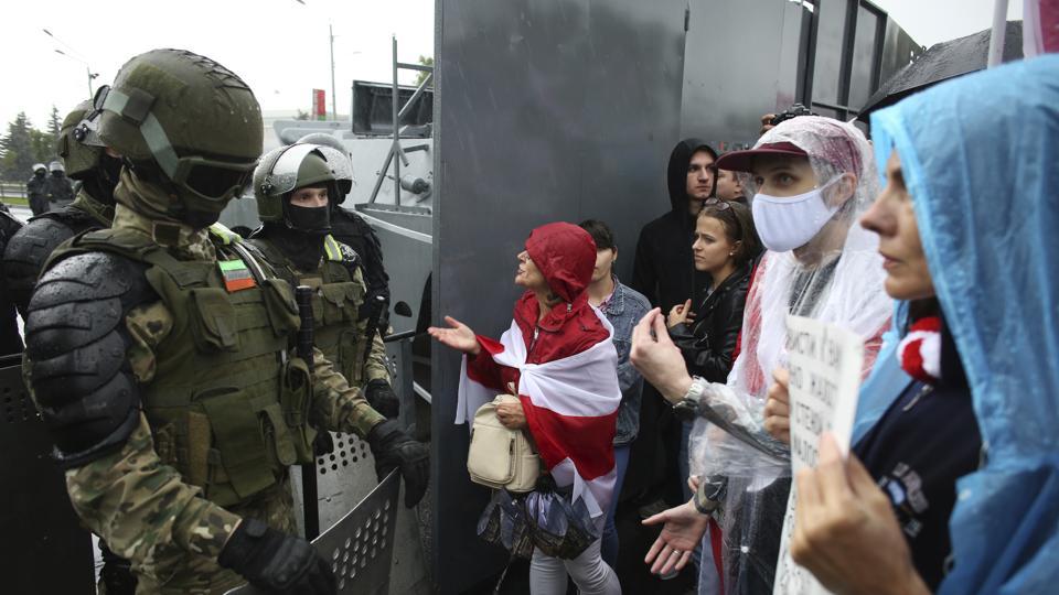 Hundreds detained as security forces crack down on mass protest in Belarus