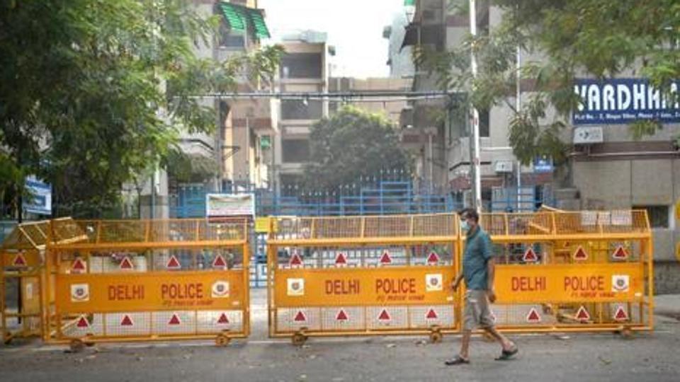 Delhi Hc Stays Rs 75 Lakh Compensation To Man Who Drove Into Chained Police Barricades Hindustan Times