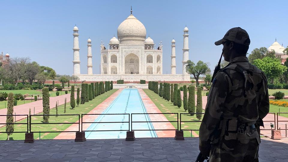 Local Tourists Queue Up As Taj Mahal Opens With All Covid 19 Norms In Place Hindustan Times