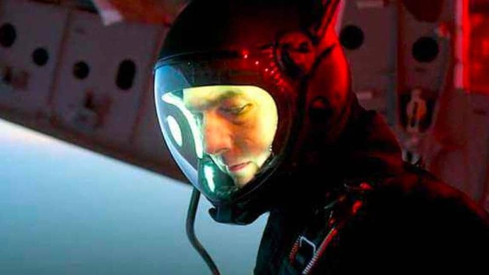 Tom Cruise books a 2021 flight into space, will be a ‘tourist’ aboard SpaceX Crew Dragon: report